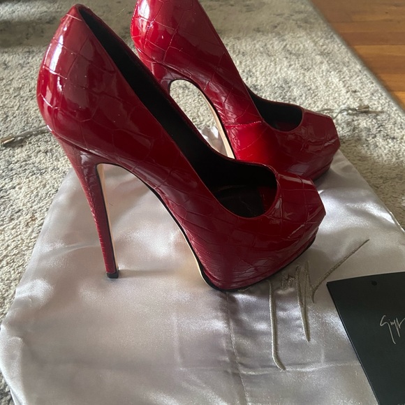 Red patent leather Giuseppe Zanotti platform pumps made in Italy size 35 - Picture 2 of 4